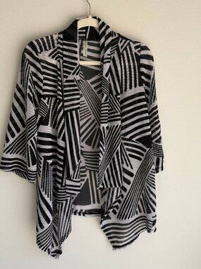 Per Seption Concept Kimono Top Womens L Black White Open Front Draped Cardigan